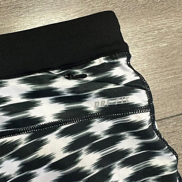 Nike Dri-Fit Leggings Size M Run Fast Live Fearless Black White Grey - Picture 5 of 6